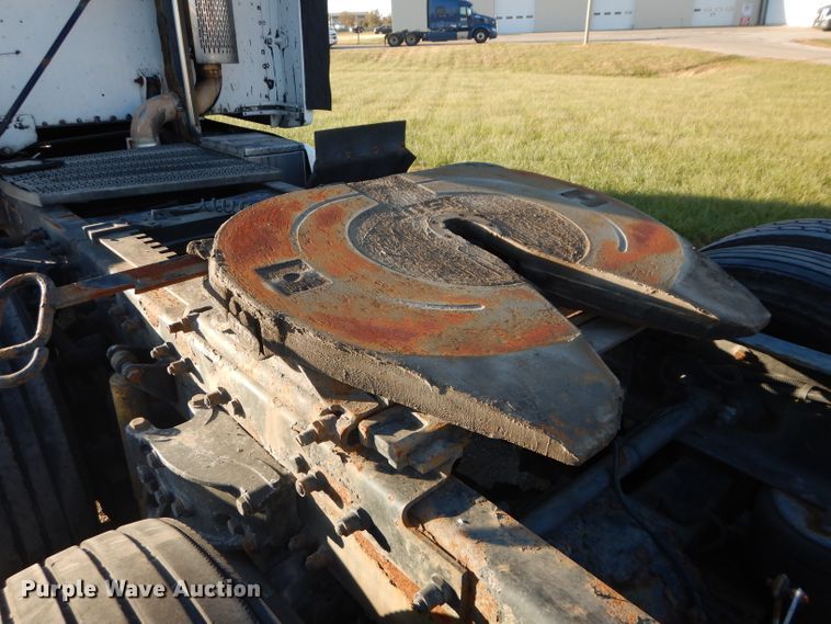 image for item DH2690 2005 Peterbilt 387 semi truck