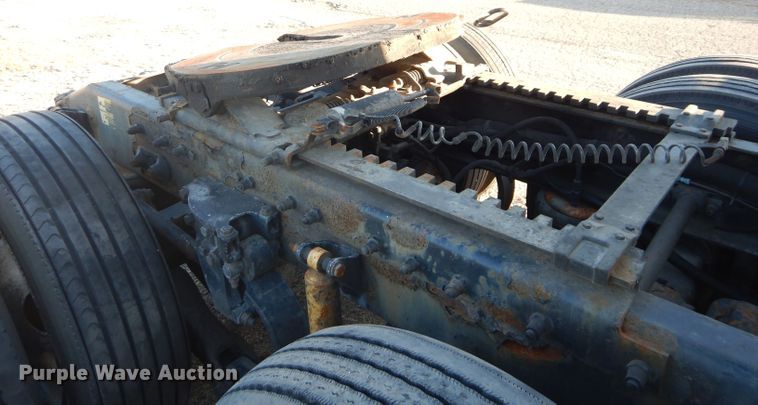 image for item DH2690 2005 Peterbilt 387 semi truck