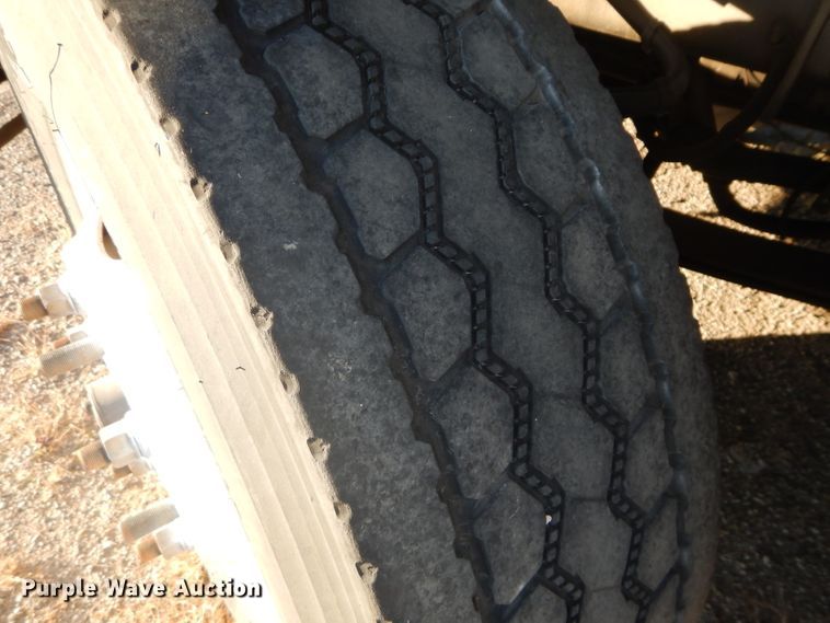 image for item DH2690 2005 Peterbilt 387 semi truck