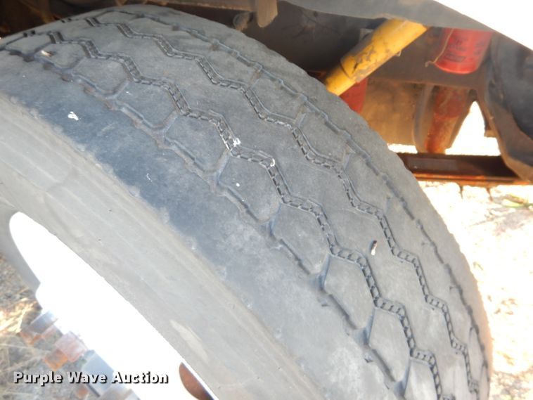 image for item DH2690 2005 Peterbilt 387 semi truck