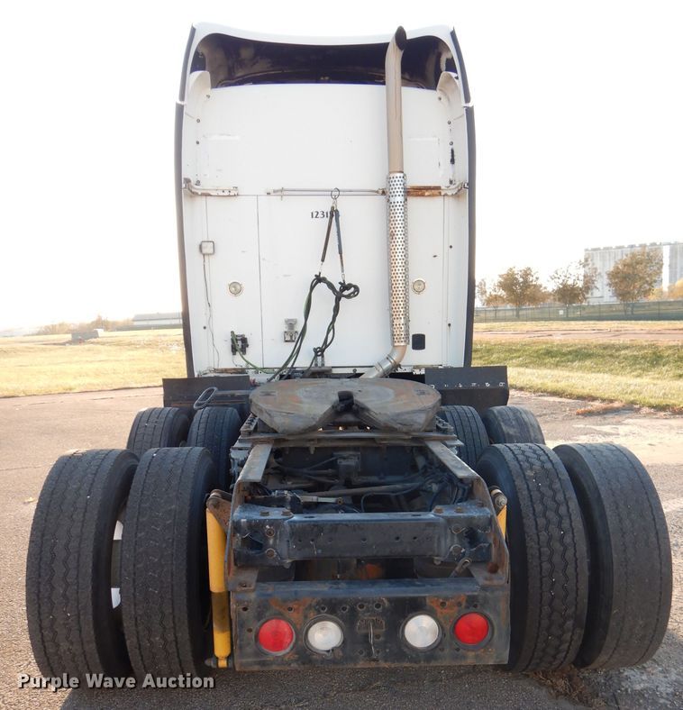 image for item DH2691 2007 Kenworth T2000 semi truck