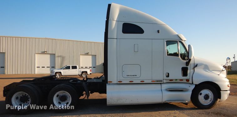 image for item DH2691 2007 Kenworth T2000 semi truck