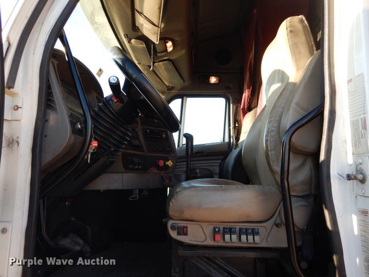 image for item DH2691 2007 Kenworth T2000 semi truck