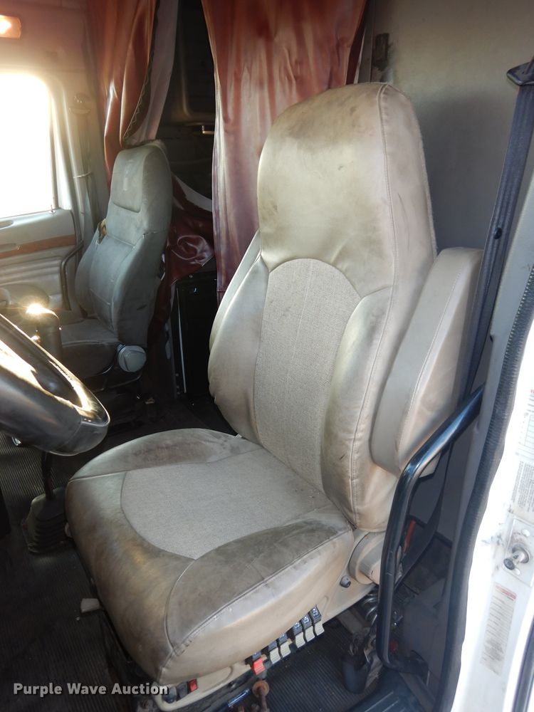 image for item DH2691 2007 Kenworth T2000 semi truck