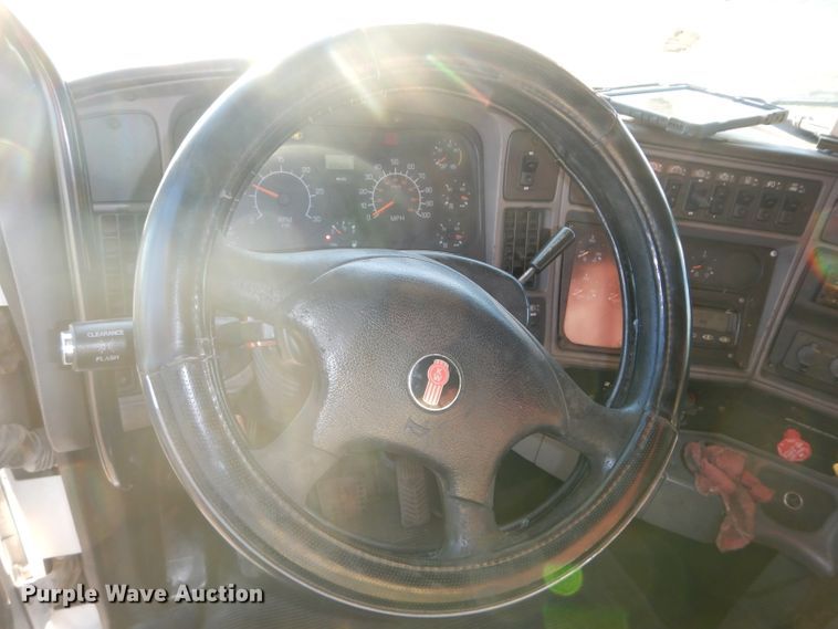 image for item DH2691 2007 Kenworth T2000 semi truck