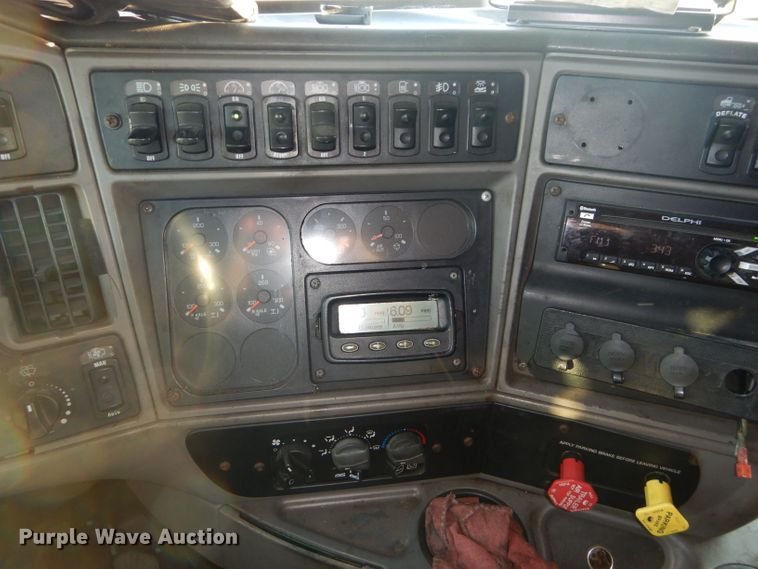 image for item DH2691 2007 Kenworth T2000 semi truck