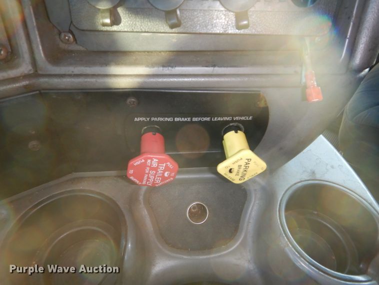 image for item DH2691 2007 Kenworth T2000 semi truck