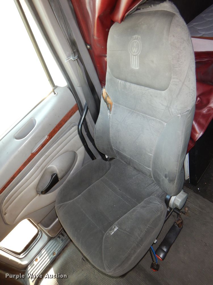 image for item DH2691 2007 Kenworth T2000 semi truck