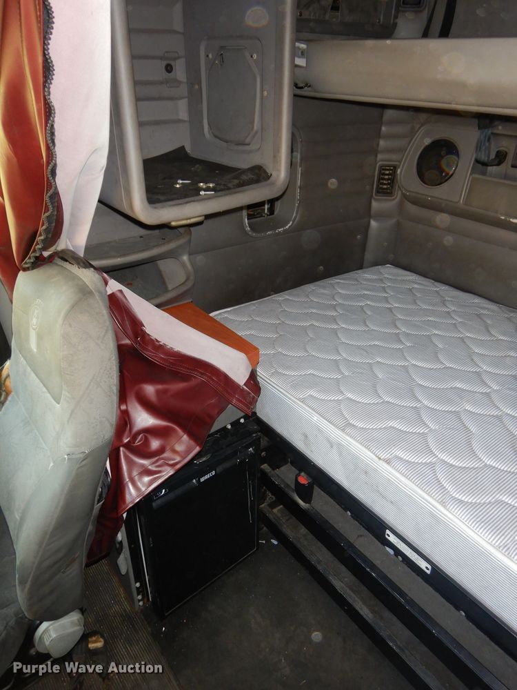 image for item DH2691 2007 Kenworth T2000 semi truck