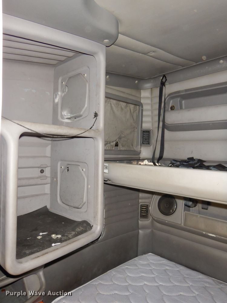 image for item DH2691 2007 Kenworth T2000 semi truck