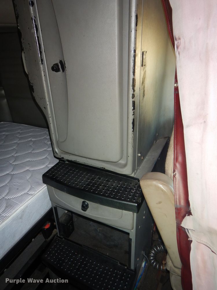 image for item DH2691 2007 Kenworth T2000 semi truck