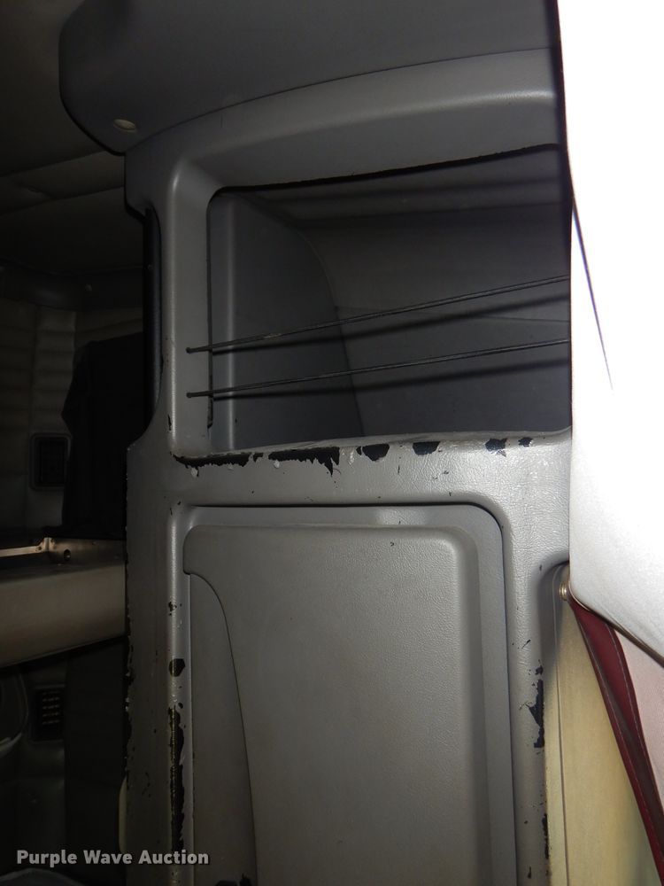 image for item DH2691 2007 Kenworth T2000 semi truck