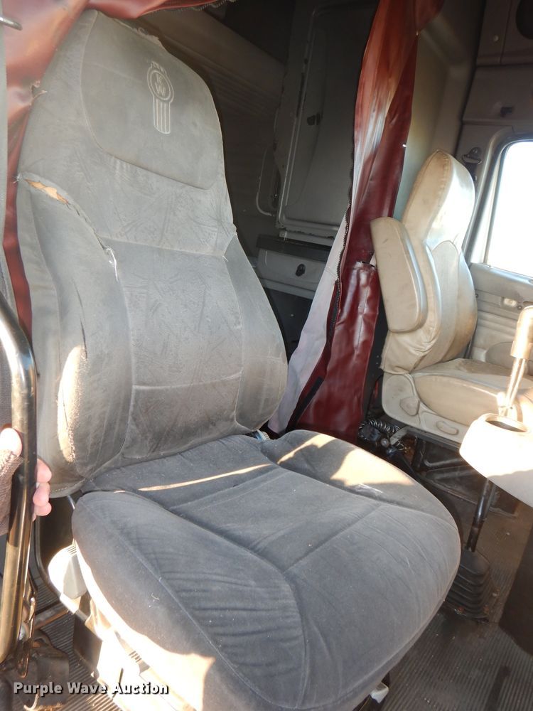 image for item DH2691 2007 Kenworth T2000 semi truck