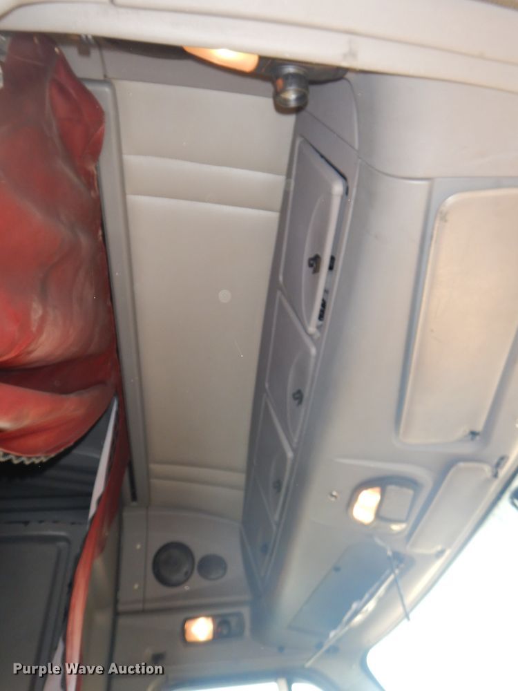 image for item DH2691 2007 Kenworth T2000 semi truck