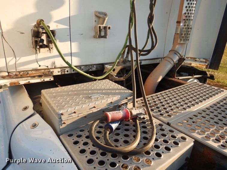 image for item DH2691 2007 Kenworth T2000 semi truck