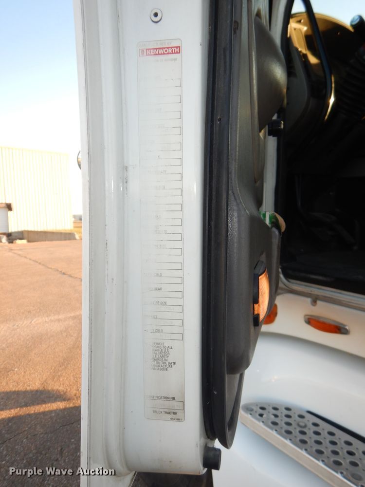 image for item DH2691 2007 Kenworth T2000 semi truck