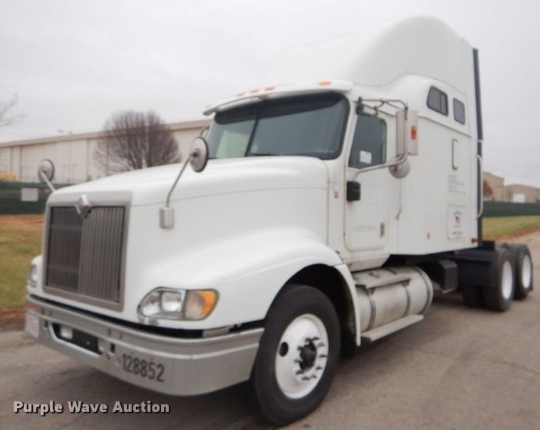 image for item DH2692 2007 International 9400i semi truck