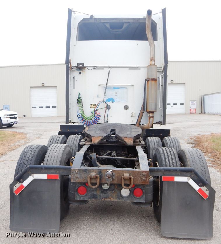 image for item DH2692 2007 International 9400i semi truck