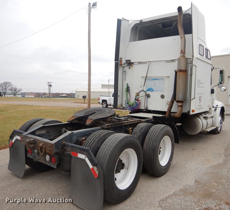 image for item DH2692 2007 International 9400i semi truck
