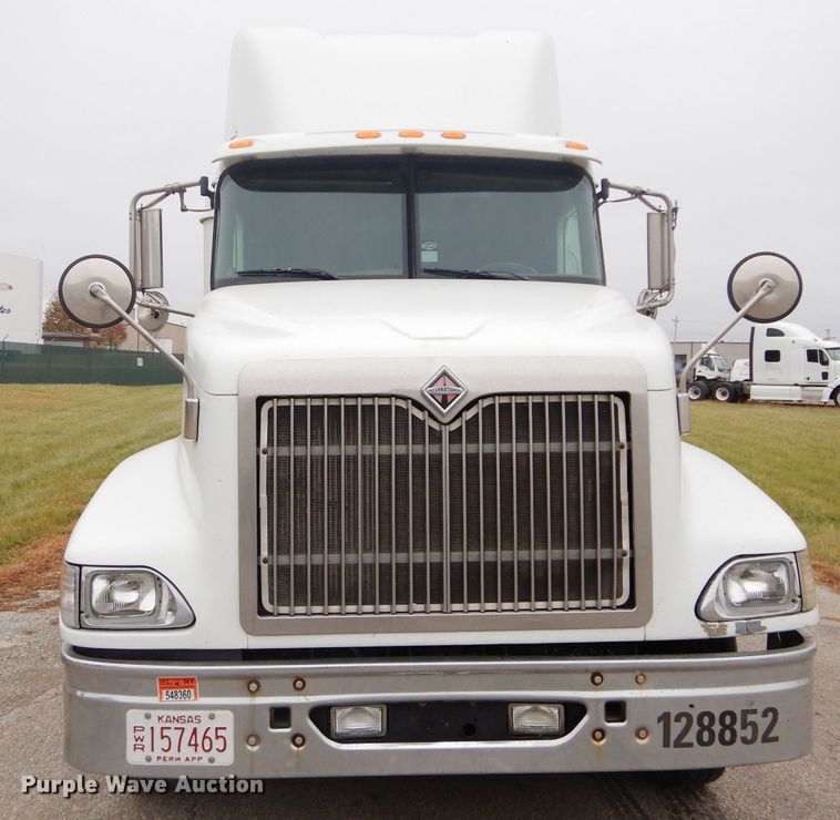 image for item DH2692 2007 International 9400i semi truck