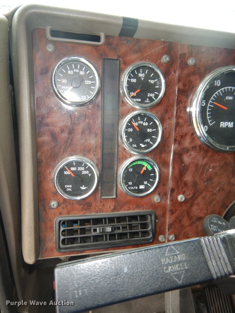 image for item DH2692 2007 International 9400i semi truck