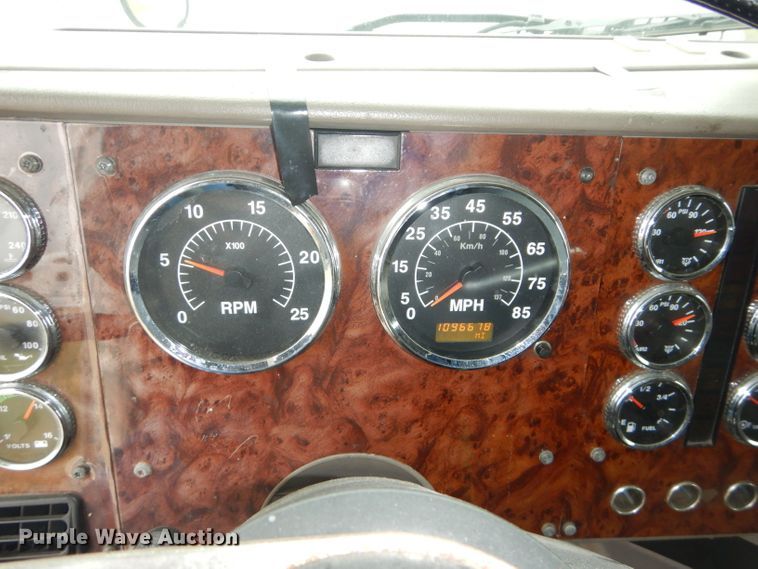 image for item DH2692 2007 International 9400i semi truck