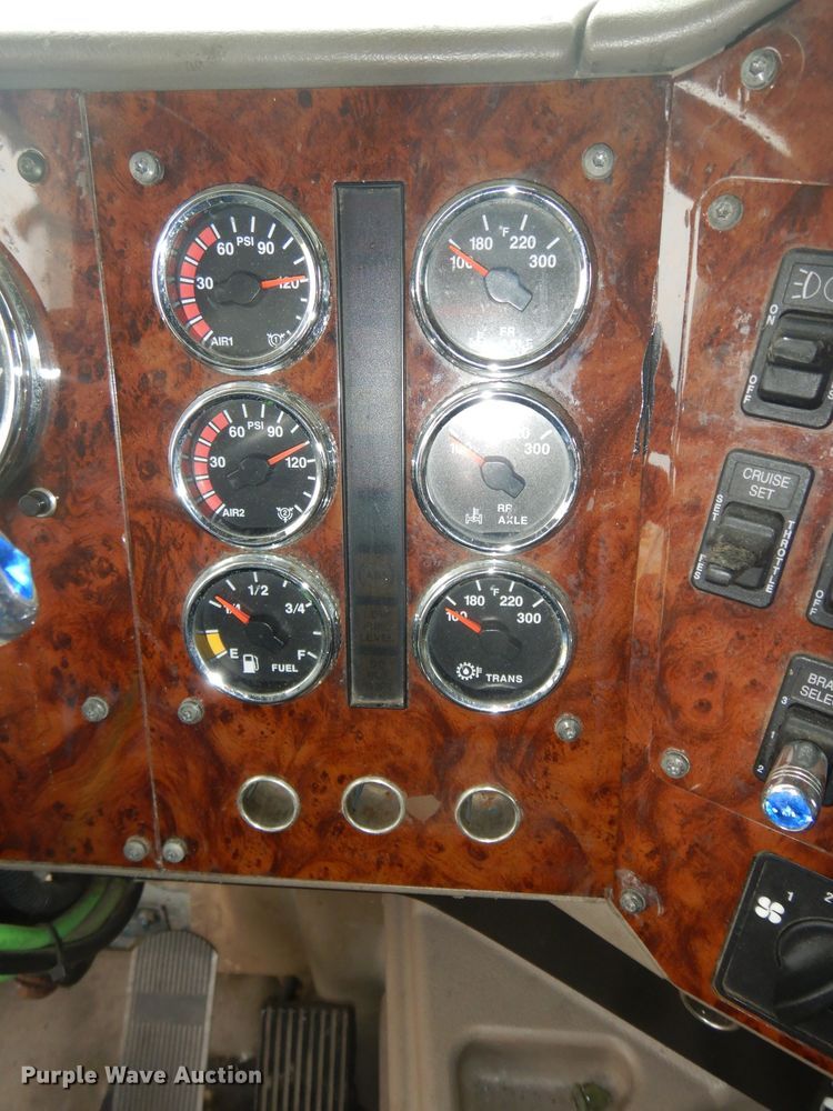 image for item DH2692 2007 International 9400i semi truck