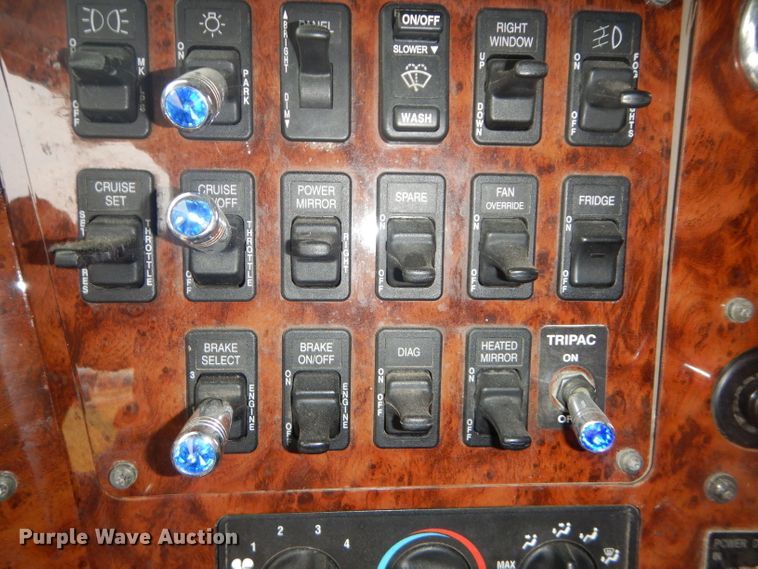 image for item DH2692 2007 International 9400i semi truck