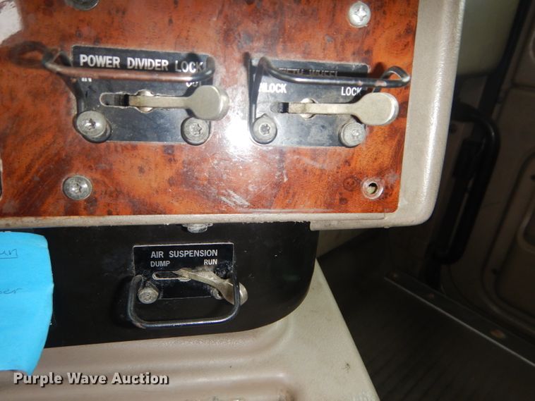 image for item DH2692 2007 International 9400i semi truck