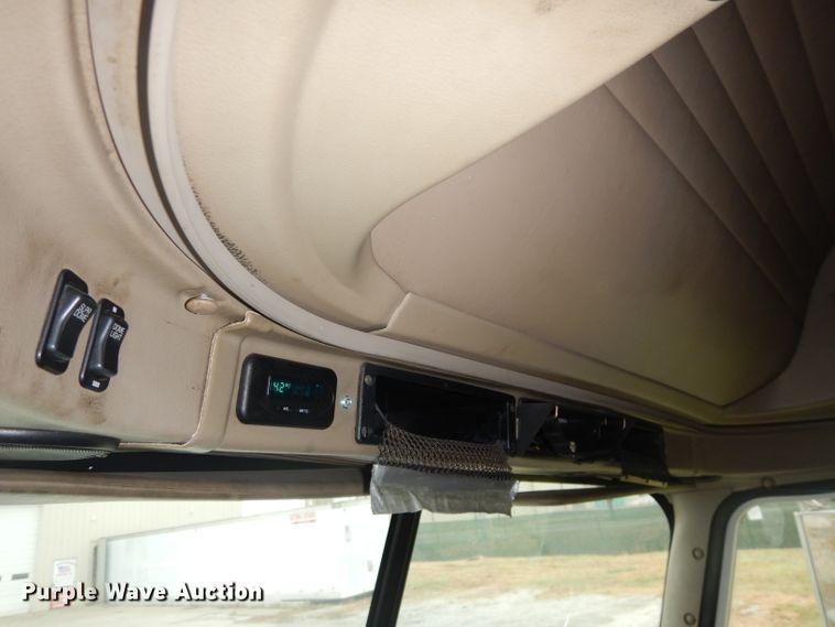 image for item DH2692 2007 International 9400i semi truck