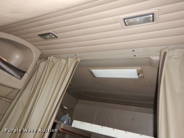 image for item DH2692 2007 International 9400i semi truck