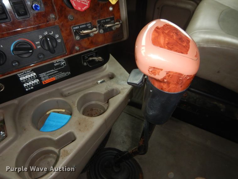 image for item DH2692 2007 International 9400i semi truck