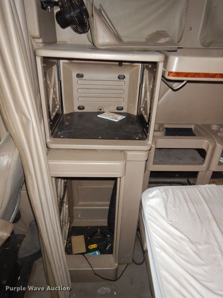 image for item DH2692 2007 International 9400i semi truck