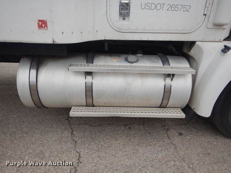 image for item DH2692 2007 International 9400i semi truck