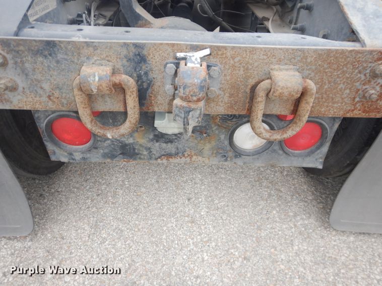 image for item DH2692 2007 International 9400i semi truck