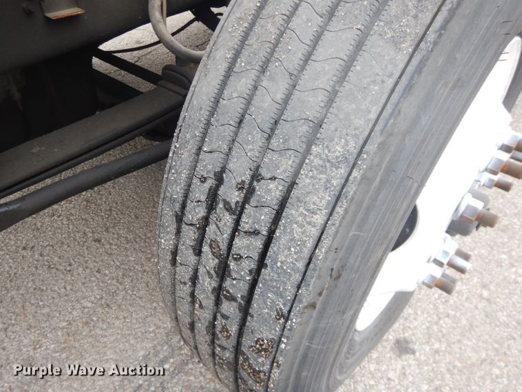 image for item DH2692 2007 International 9400i semi truck