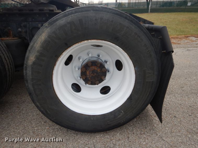 image for item DH2692 2007 International 9400i semi truck