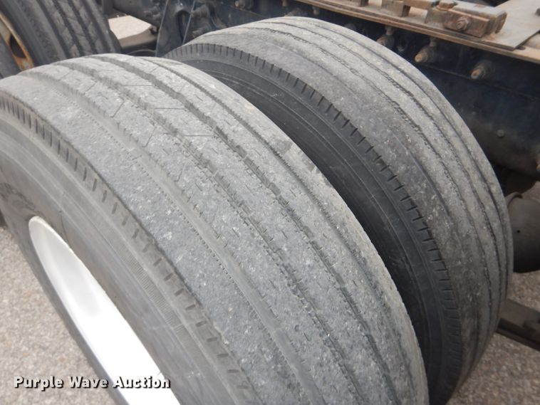 image for item DH2692 2007 International 9400i semi truck