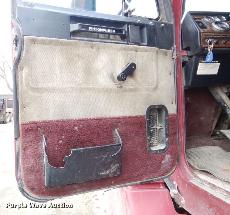 image for item DH2745 1990 Freightliner FLD120 semi truck