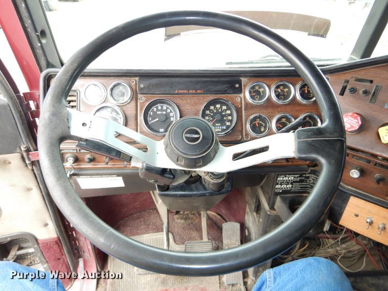 image for item DH2745 1990 Freightliner FLD120 semi truck