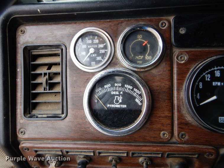 image for item DH2745 1990 Freightliner FLD120 semi truck