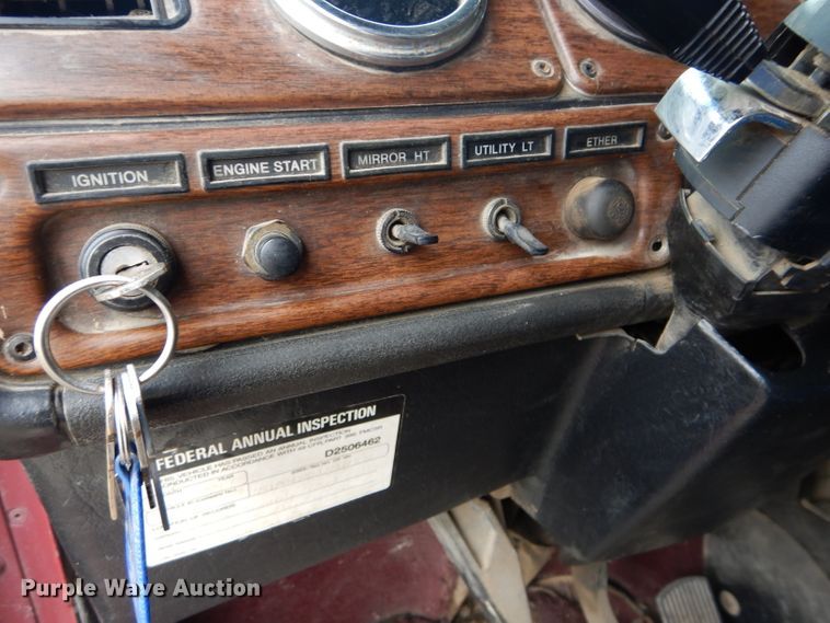 image for item DH2745 1990 Freightliner FLD120 semi truck