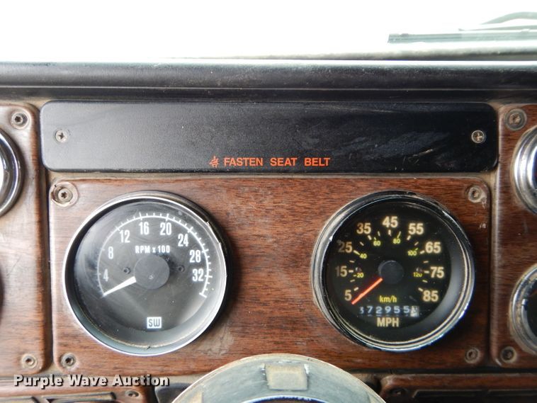 image for item DH2745 1990 Freightliner FLD120 semi truck