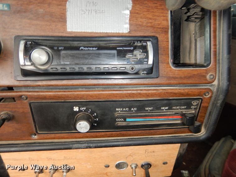 image for item DH2745 1990 Freightliner FLD120 semi truck