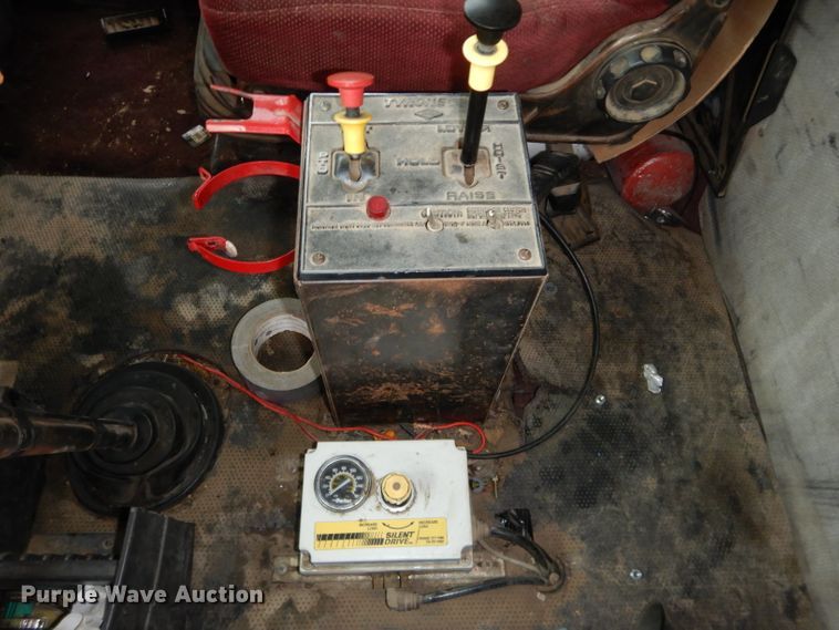 image for item DH2745 1990 Freightliner FLD120 semi truck