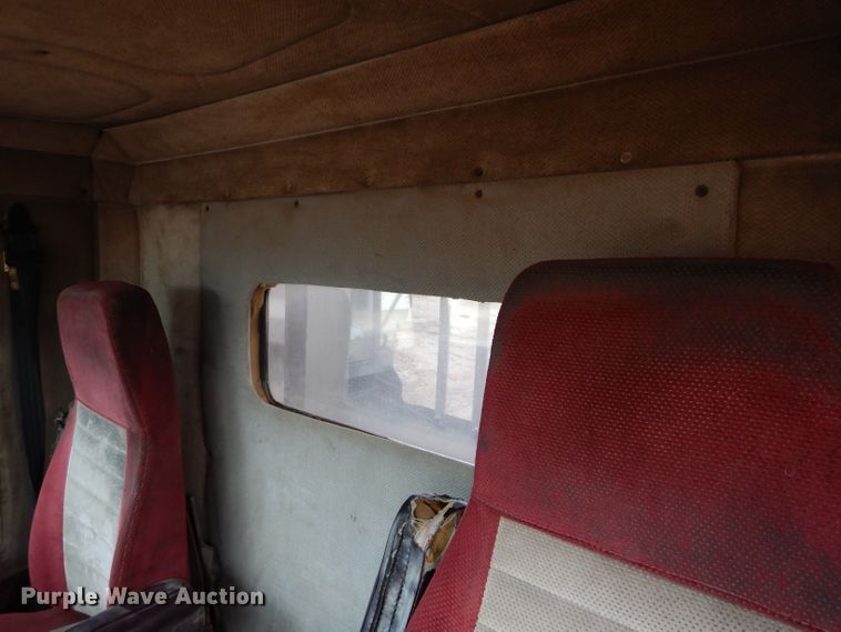 image for item DH2745 1990 Freightliner FLD120 semi truck