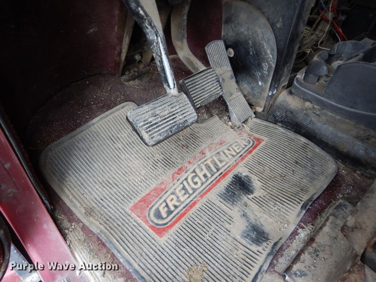 image for item DH2745 1990 Freightliner FLD120 semi truck