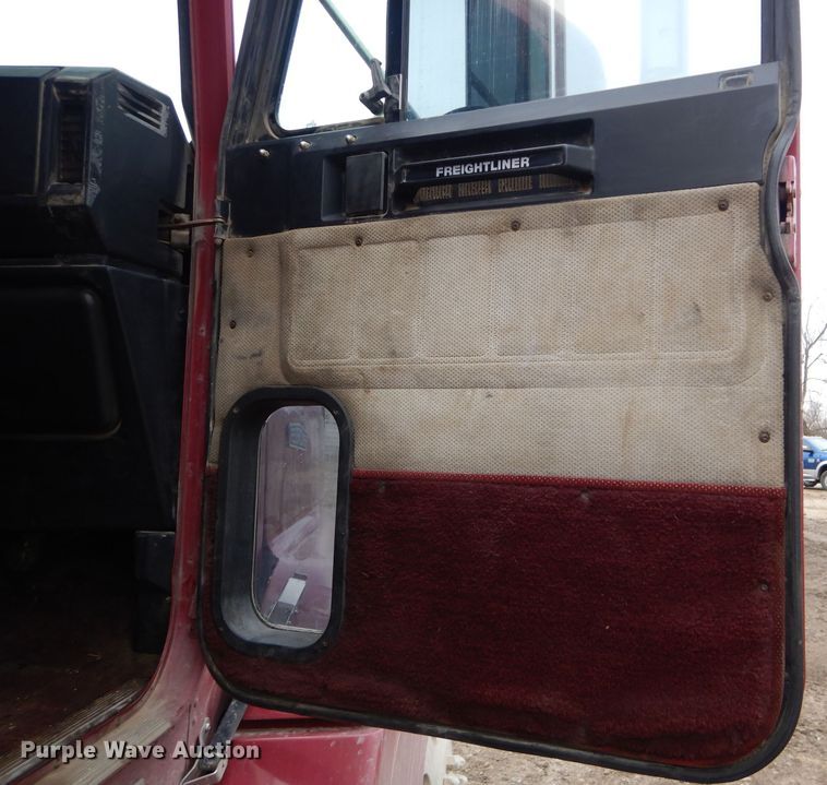 image for item DH2745 1990 Freightliner FLD120 semi truck