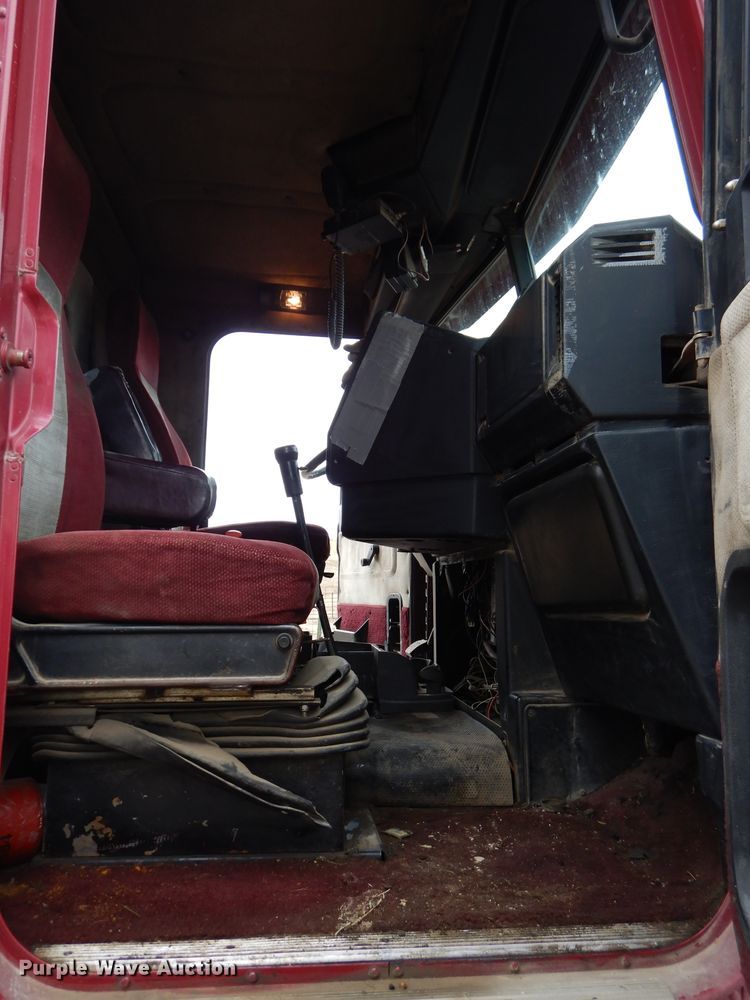 image for item DH2745 1990 Freightliner FLD120 semi truck