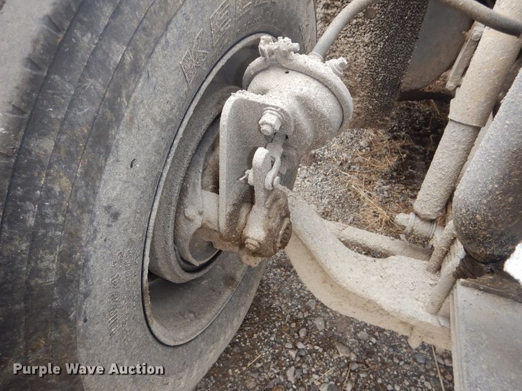 image for item DH2745 1990 Freightliner FLD120 semi truck